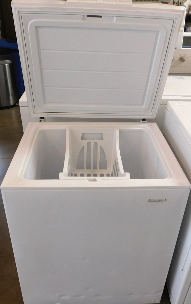 Holiday 7-cu ft Manual Defrost Chest Freezer (White) at