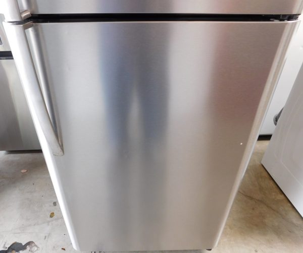 21 CU. FT. GENERAL ELECTRIC BOTTOM FREEZER REFRIGERATOR  A-678 - Image 3