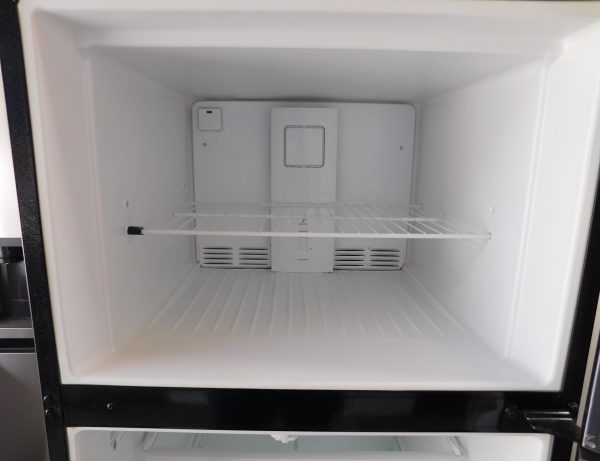 21 CU. FT. GENERAL ELECTRIC BOTTOM FREEZER REFRIGERATOR  A-678 - Image 5