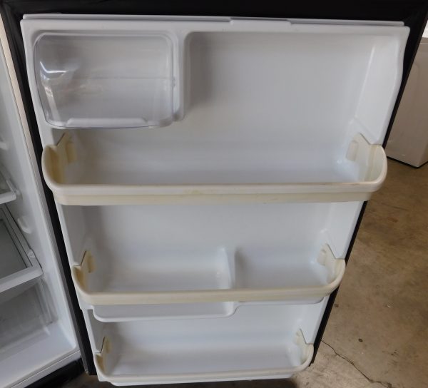 21 CU. FT. GENERAL ELECTRIC BOTTOM FREEZER REFRIGERATOR  A-678 - Image 8