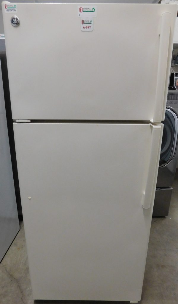 18 CU. FT. (ALMOST NEW) (BISQUE) GE TOP FREEZER REFRIGERATOR  A-697