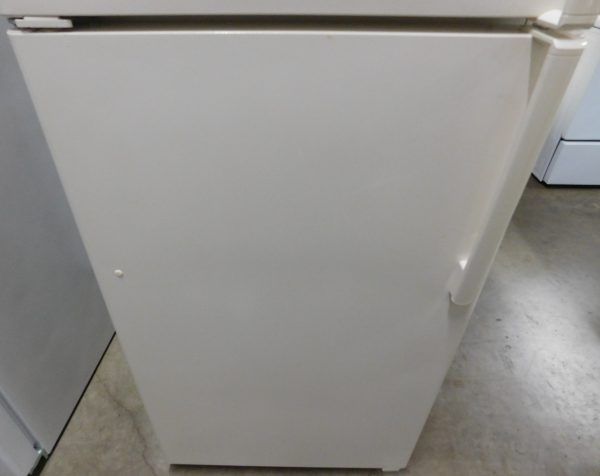 18 CU. FT. (ALMOST NEW) (BISQUE) GE TOP FREEZER REFRIGERATOR  A-697 - Image 4