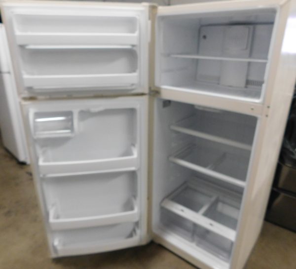 18 CU. FT. (ALMOST NEW) (BISQUE) GE TOP FREEZER REFRIGERATOR  A-697 - Image 5