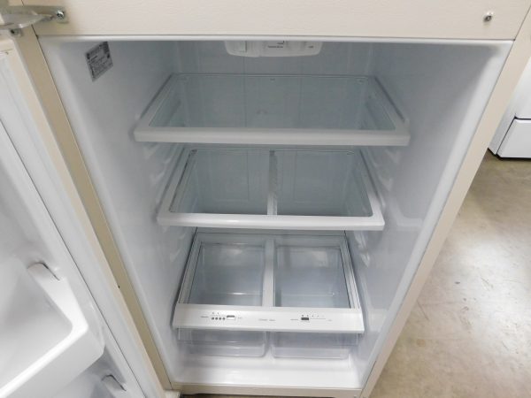 18 CU. FT. (ALMOST NEW) (BISQUE) GE TOP FREEZER REFRIGERATOR  A-697 - Image 7