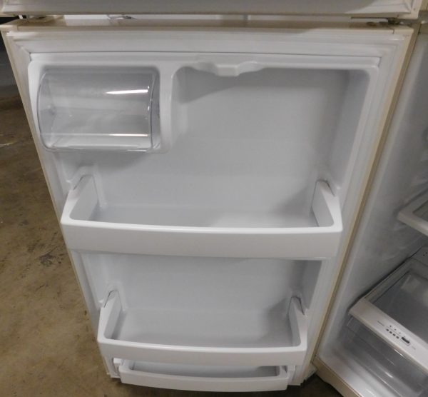 18 CU. FT. (ALMOST NEW) (BISQUE) GE TOP FREEZER REFRIGERATOR  A-697 - Image 9