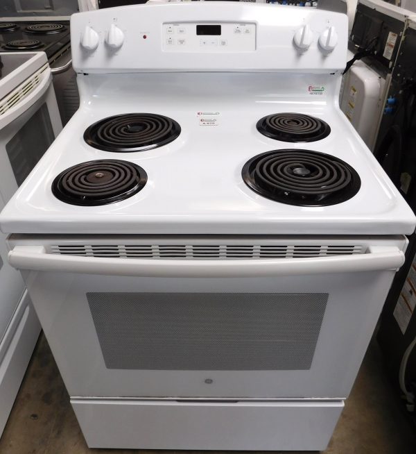 STOVE- 30 INCH (4 BURNER) GENERAL ELECTRIC GLASS TOP STOVE A-670