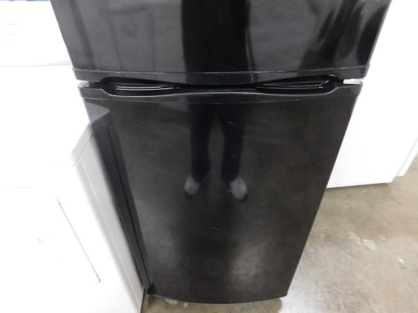 10 CU. FT. WHIRLPOOL TOP FREEZER REFRIGERATOR  A-687 - Image 3