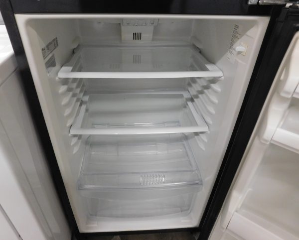 10 CU. FT. WHIRLPOOL TOP FREEZER REFRIGERATOR  A-687 - Image 6