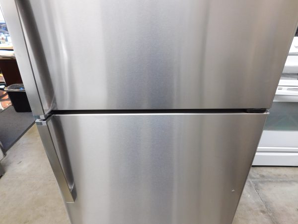 22 CU. FT. (ALMOST NEW) (STAINLESS STEEL) (ICE MAKER) GE TOP FREEZER REFRIGERATOR  A-335 - Image 4