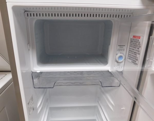 7 CU. FT. LG TOP FREEZER REFRIGERATOR  A-355 - Image 3