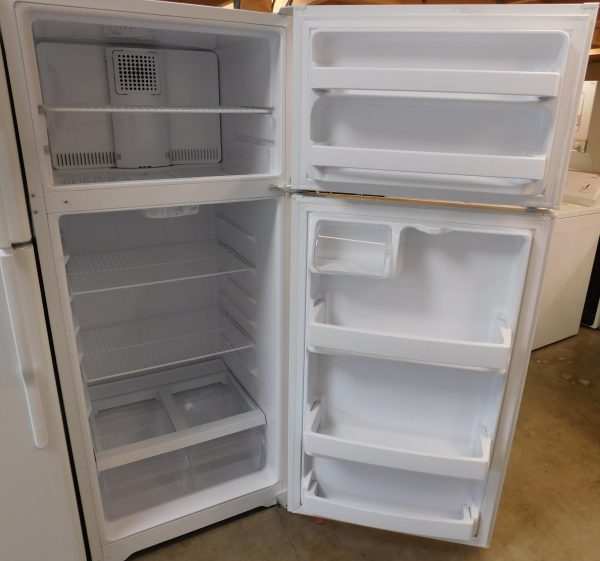 18 CU. FT. GE TOP FREEZER REFRIGERATOR  A-670 - Image 4