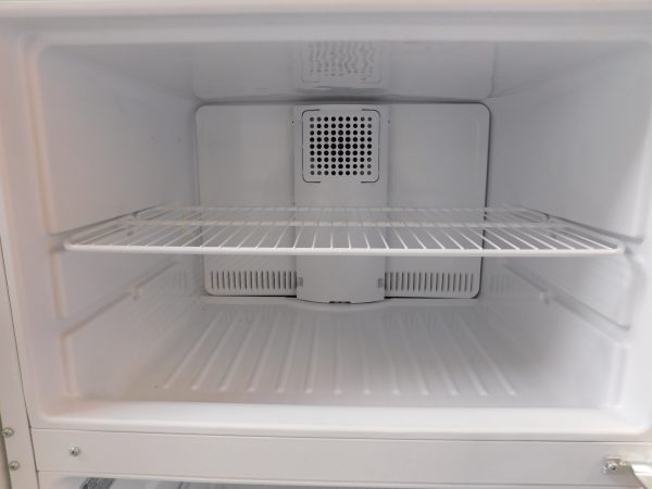 18 CU. FT. GE TOP FREEZER REFRIGERATOR  A-670 - Image 5