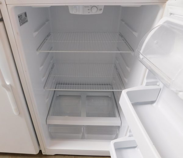 18 CU. FT. GE TOP FREEZER REFRIGERATOR  A-670 - Image 6