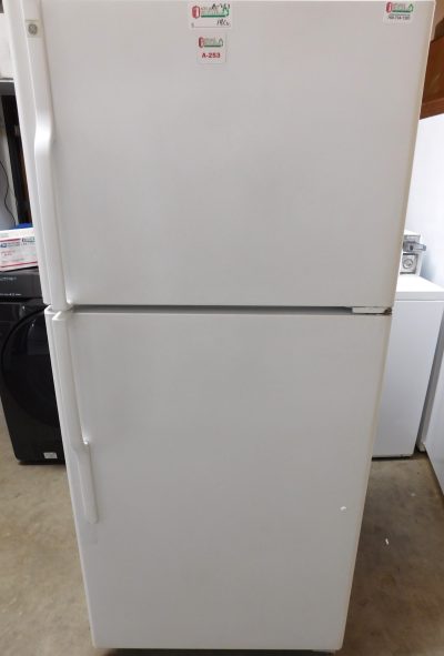 18 CU. FT. (LIKE NEW) GE TOP FREEZER REFRIGERATOR  A-253