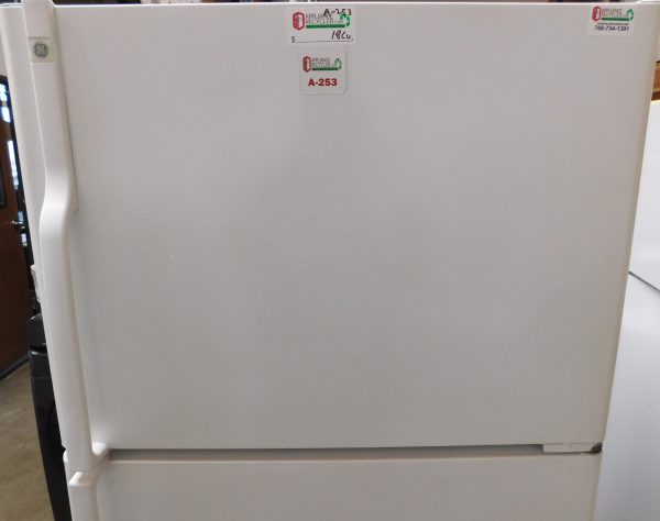 18 CU. FT. (LIKE NEW) GE TOP FREEZER REFRIGERATOR  A-253 - Image 2