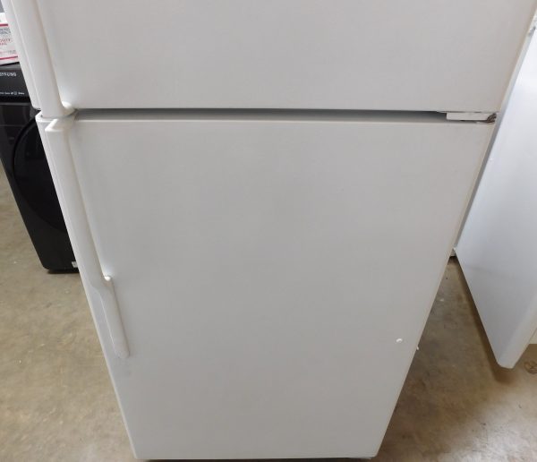 18 CU. FT. (LIKE NEW) GE TOP FREEZER REFRIGERATOR  A-253 - Image 3