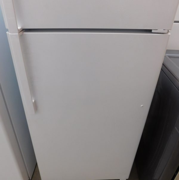 18 CU. FT. (LIKE NEW) (GLASS SHELVES) GE TOP FREEZER REFRIGERATOR  A-671 - Image 5