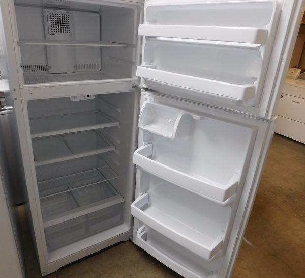18 CU. FT. (LIKE NEW) (GLASS SHELVES) GE TOP FREEZER REFRIGERATOR  A-671 - Image 2