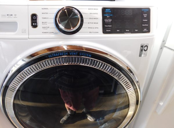GENERAL ELECTRIC WASHER AND ELECTRIC DRYER-(NEW)- ON PEDESTALS - PRODUCT ID# A-379 - Image 4