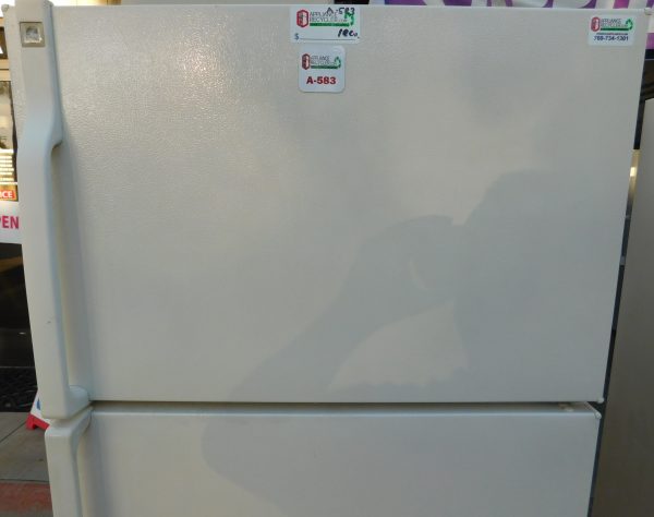 18 CU. FT. GE TOP FREEZER REFRIGERATOR  A-583 - Image 2