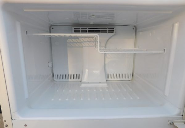 18 CU. FT. GE TOP FREEZER REFRIGERATOR  A-583 - Image 5