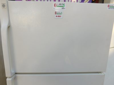 18 CU. FT. GE TOP FREEZER REFRIGERATOR  A-557