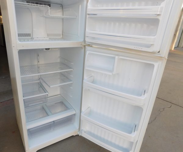 18 CU. FT. GE TOP FREEZER REFRIGERATOR  A-557 - Image 3