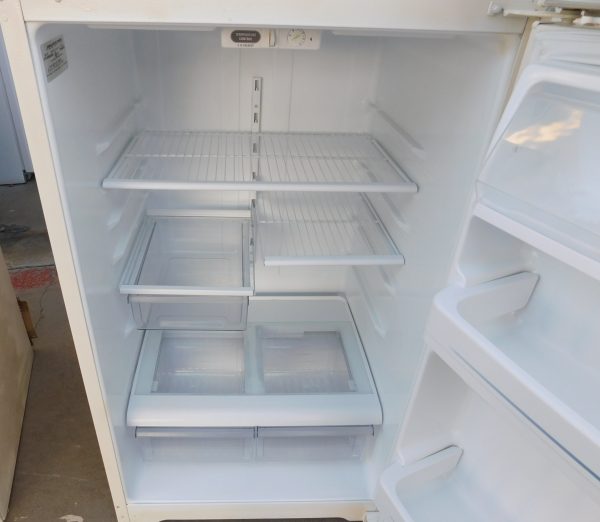 18 CU. FT. GE TOP FREEZER REFRIGERATOR  A-557 - Image 5