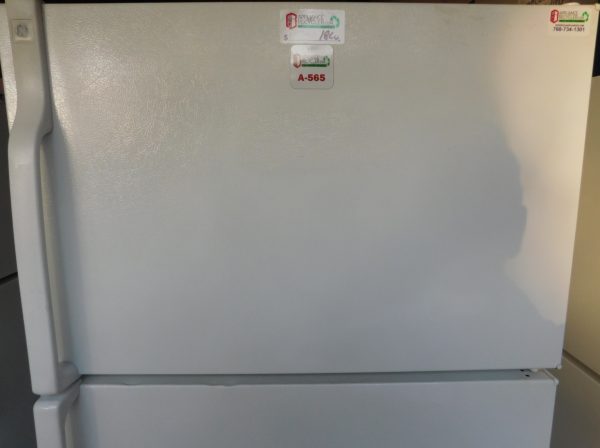 18 CU. FT. GE TOP FREEZER REFRIGERATOR  A-565 - Image 2