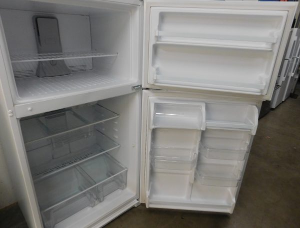 21 CU. FT. (LIKE NEW) WHIRLPOOL TOP FREEZER REFRIGERATOR  A-578 - Image 4