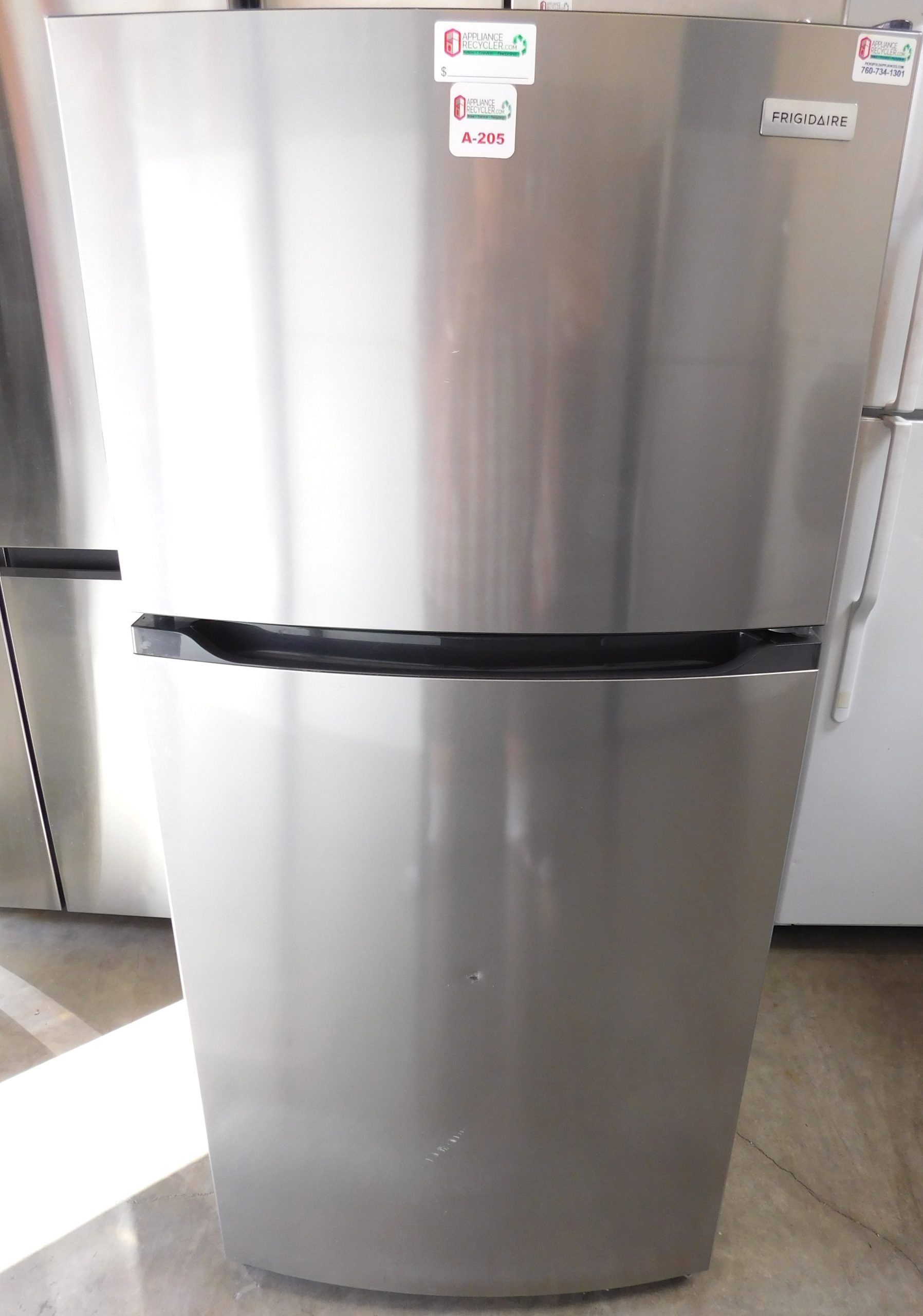 14 CU. FT. (STAINLESS STEEL) (GLASS SHELVES) FRIGIDAIRE TOP FREEZER REFRIGERATOR A-205