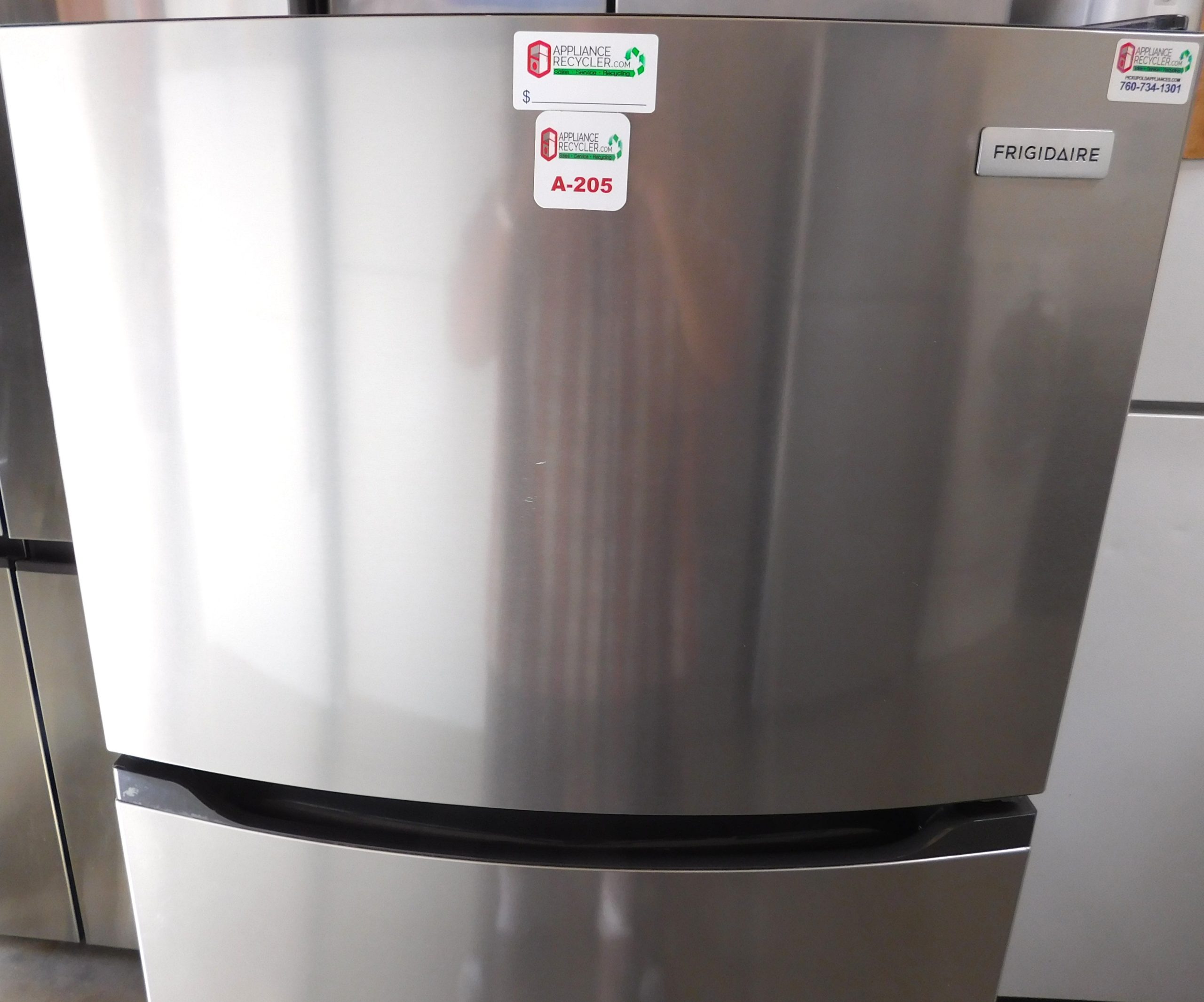 14 CU. FT. (STAINLESS STEEL) (GLASS SHELVES) FRIGIDAIRE TOP FREEZER REFRIGERATOR A-205 - Image 2