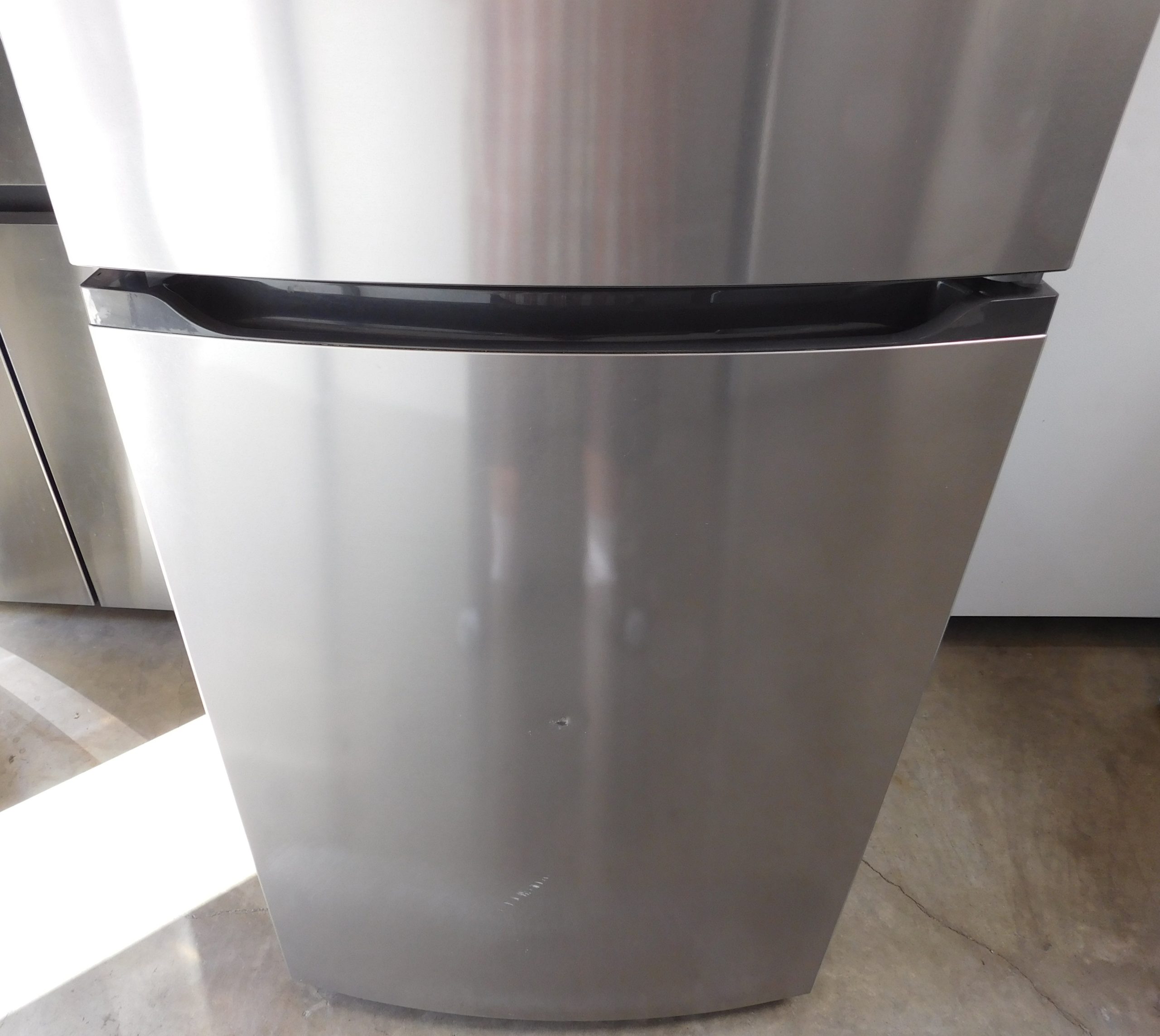 14 CU. FT. (STAINLESS STEEL) (GLASS SHELVES) FRIGIDAIRE TOP FREEZER REFRIGERATOR A-205 - Image 3