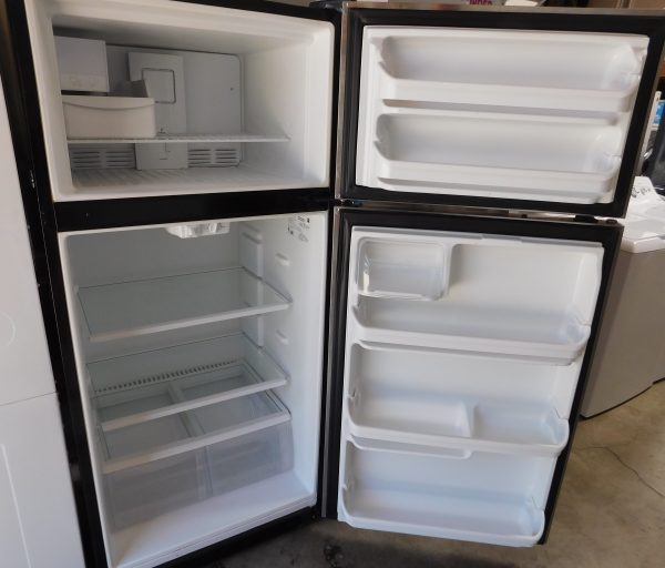 18 CU. FT. (STAINLESS STEEL) WITH ICE MAKER (GLASS SHELVES) KENMORE TOP FREEZER REFRIGERATOR  A-390 - Image 4
