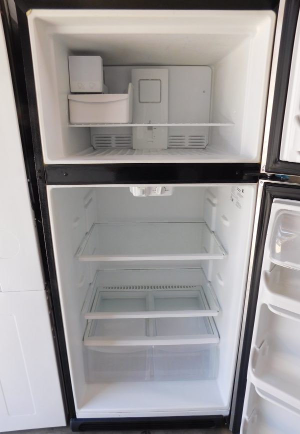 18 CU. FT. (STAINLESS STEEL) WITH ICE MAKER (GLASS SHELVES) KENMORE TOP FREEZER REFRIGERATOR  A-390 - Image 6