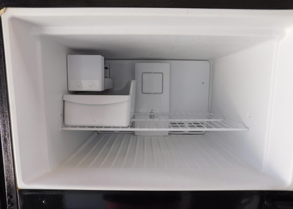 18 CU. FT. (STAINLESS STEEL) WITH ICE MAKER (GLASS SHELVES) KENMORE TOP FREEZER REFRIGERATOR  A-390 - Image 7