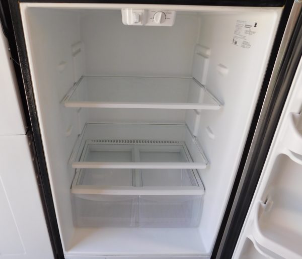 18 CU. FT. (STAINLESS STEEL) WITH ICE MAKER (GLASS SHELVES) KENMORE TOP FREEZER REFRIGERATOR  A-390 - Image 8