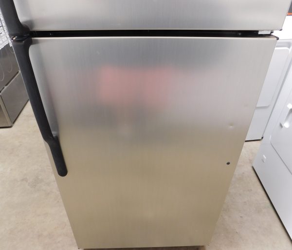 17 CU. FT. (SATIN STAINLESS COLOR) (GLASS SHELVES) GE TOP FREEZER REFRIGERATOR  A-283 - Image 3