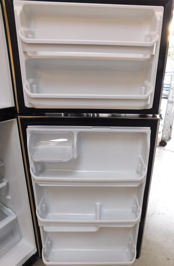 20 CU. FT. (STAINLESS STEEL) (GLASS SHELVES) FRIGIDAIRE TOP FREEZER REFRIGERATOR  A-621 - Image 5
