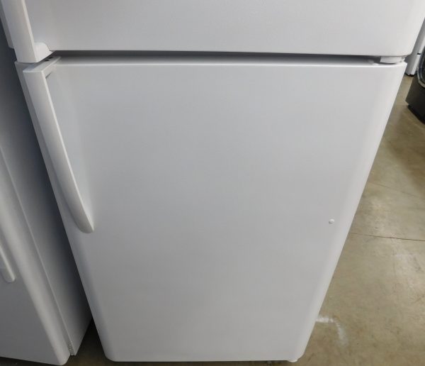 20 CU. FT. (GLASS SHELVES) FRIGIDAIRE TOP FREEZER REFRIGERATOR  A-525 - Image 3