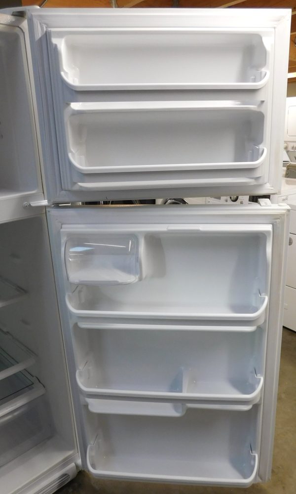 20 CU. FT. (GLASS SHELVES) FRIGIDAIRE TOP FREEZER REFRIGERATOR  A-525 - Image 4