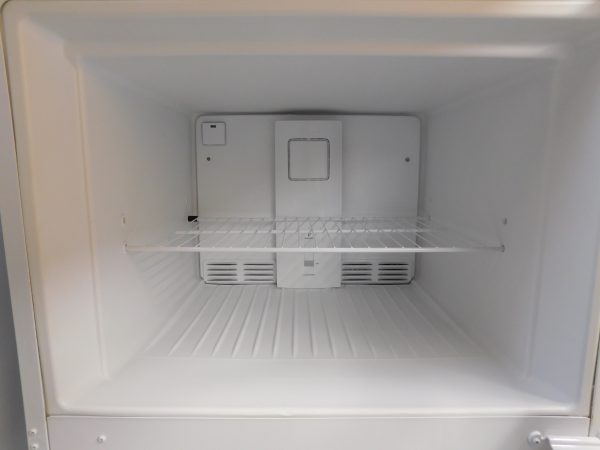 20 CU. FT. (GLASS SHELVES) FRIGIDAIRE TOP FREEZER REFRIGERATOR  A-525 - Image 6