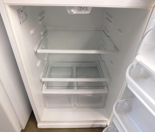 20 CU. FT. (GLASS SHELVES) FRIGIDAIRE TOP FREEZER REFRIGERATOR  A-525 - Image 7