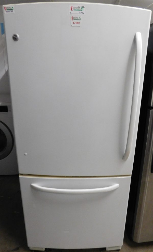 20 CU. FT. GENERAL ELECTRIC (GLASS SHELVES) (WITH ICE MAKER) BOTTOM FREEZER REFRIGERATOR  A-182