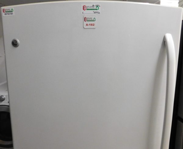 20 CU. FT. GENERAL ELECTRIC (GLASS SHELVES) (WITH ICE MAKER) BOTTOM FREEZER REFRIGERATOR  A-182 - Image 2