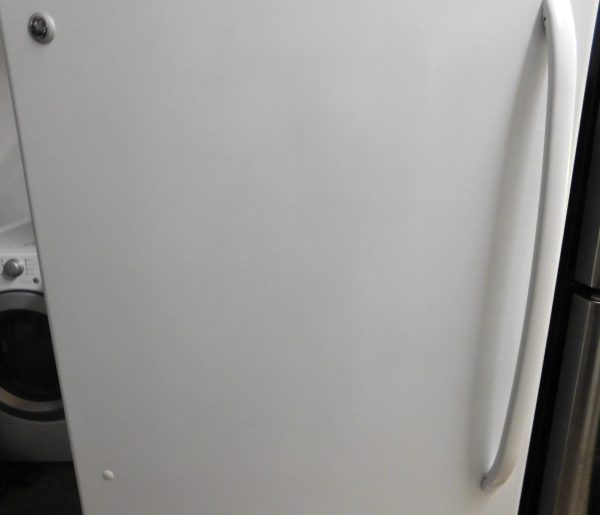 20 CU. FT. GENERAL ELECTRIC (GLASS SHELVES) (WITH ICE MAKER) BOTTOM FREEZER REFRIGERATOR  A-182 - Image 3