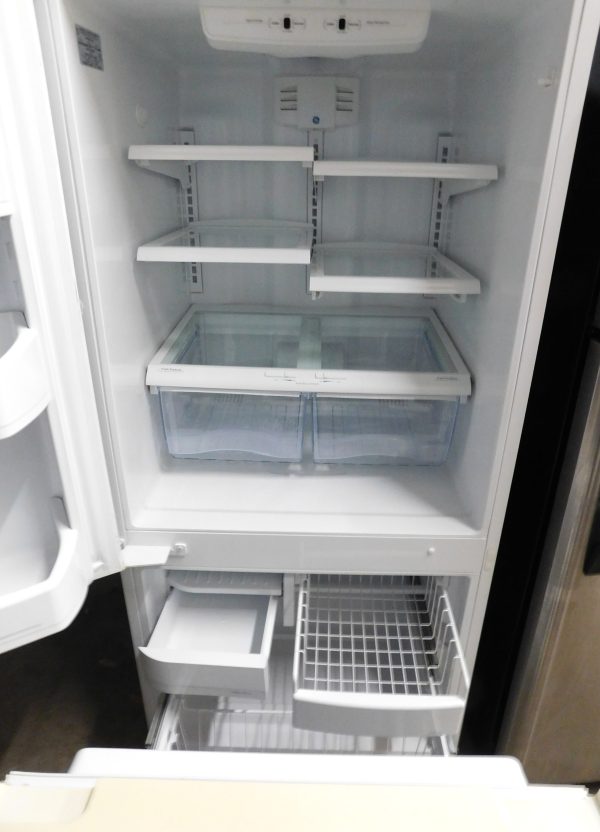 20 CU. FT. GENERAL ELECTRIC (GLASS SHELVES) (WITH ICE MAKER) BOTTOM FREEZER REFRIGERATOR  A-182 - Image 7