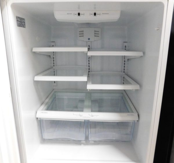 20 CU. FT. GENERAL ELECTRIC (GLASS SHELVES) (WITH ICE MAKER) BOTTOM FREEZER REFRIGERATOR  A-182 - Image 10