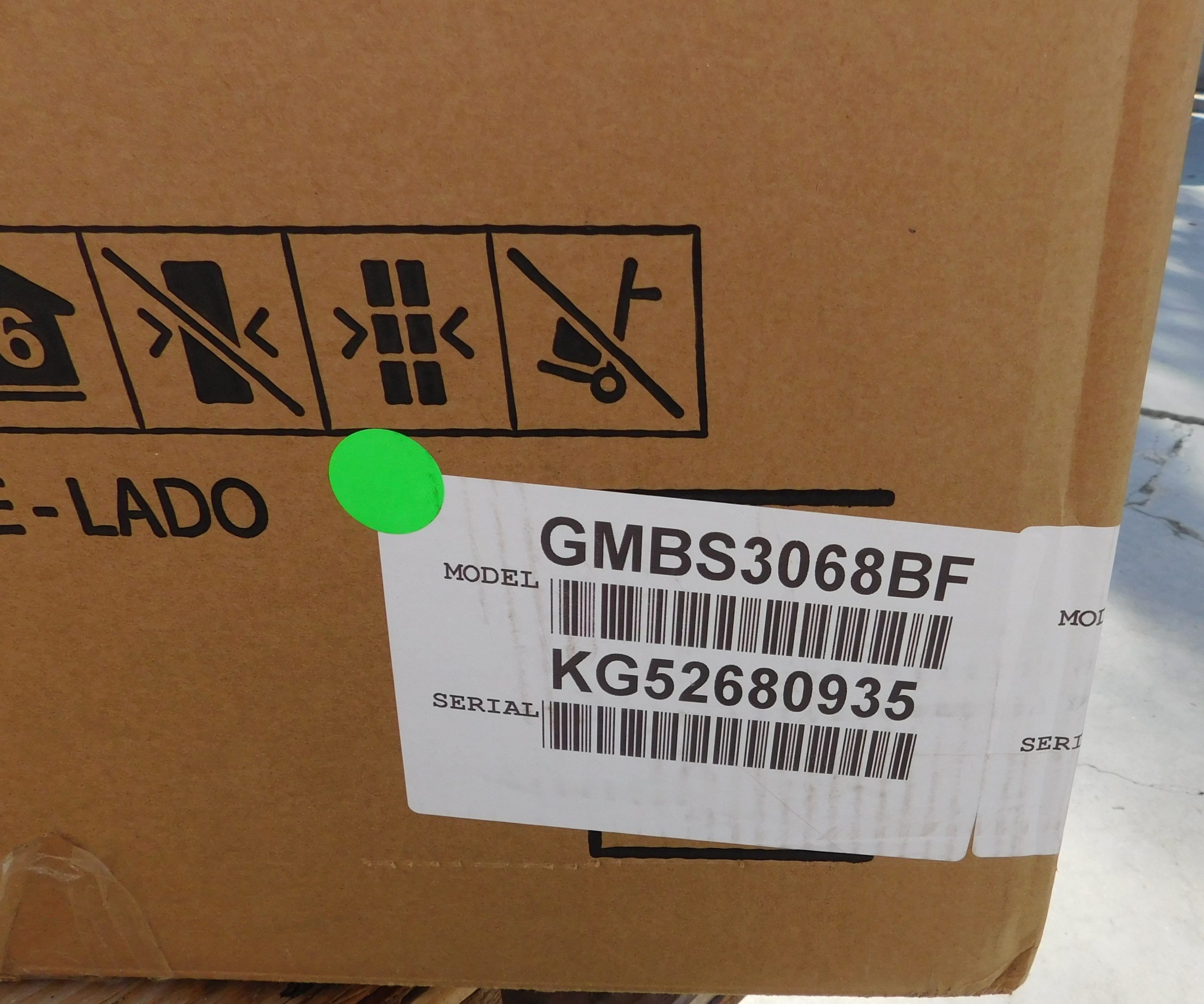 NEW FRIGIDAIRE MICROWAVE- (WITH PARTS) PRODUCT ID#A-10,005 - Image 2