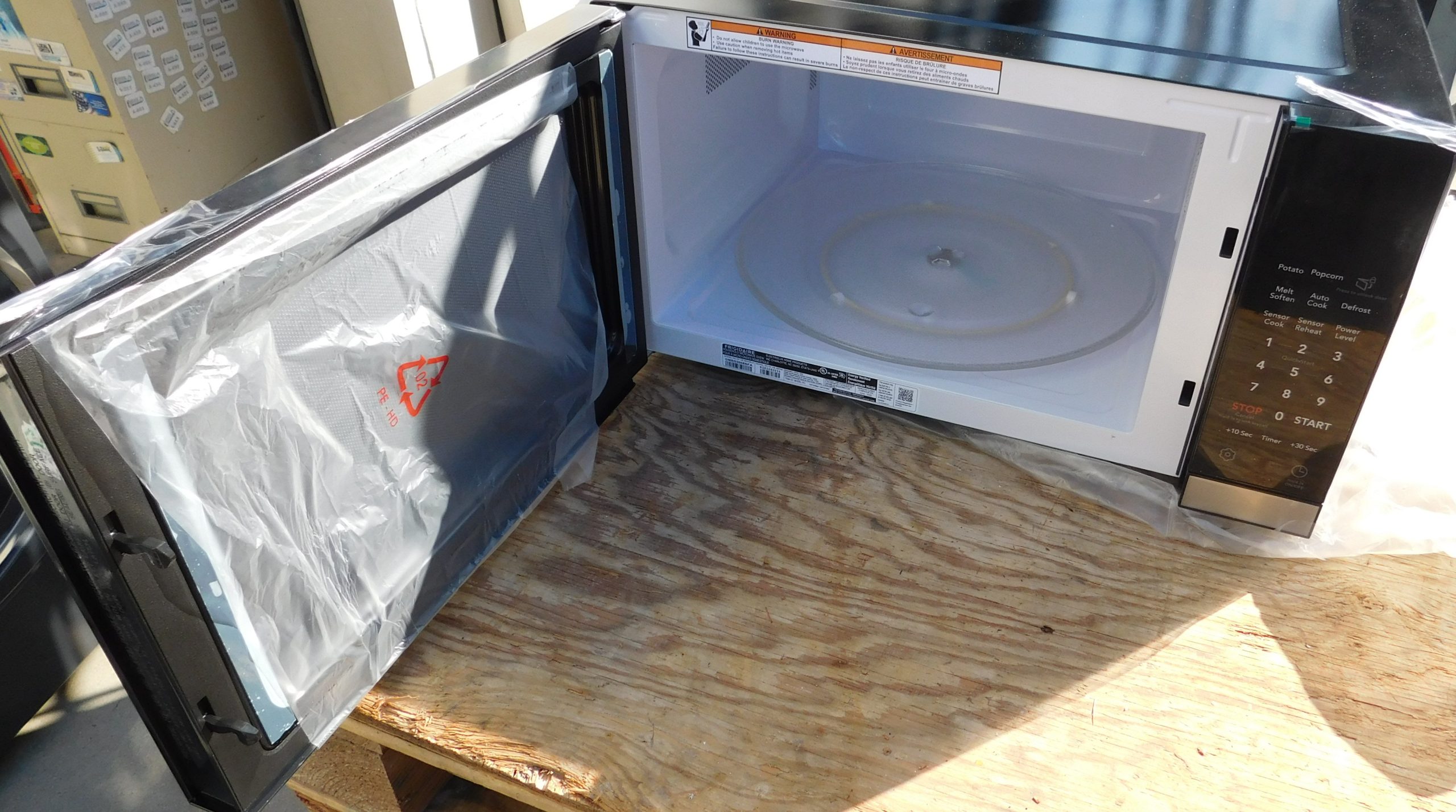 NEW FRIGIDAIRE MICROWAVE- (WITH PARTS) PRODUCT ID#A-10,005 - Image 6